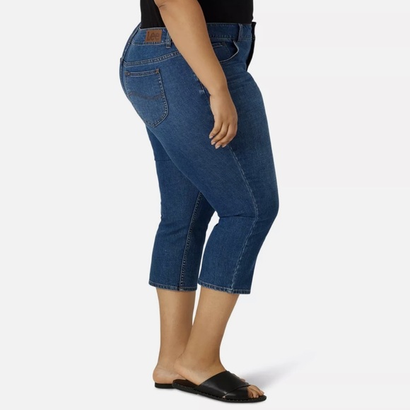 Lee Women's Plus Size Midrise Regular Fit Capri Jeans Pant 20W - Picture 7 of 14
